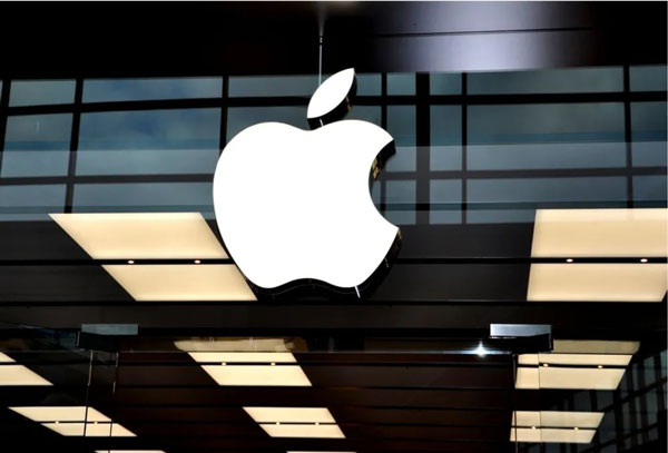 Apple se markwaarde het met $100 miljard gestyg terwyl dit besig is om 'n groot opgradering te maak